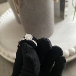 GIA certified Engagement Ring 