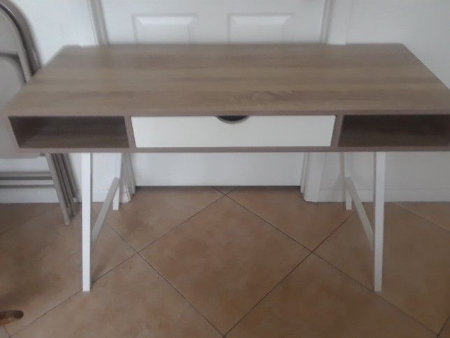 Desk small contemporary withdrawer