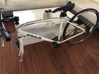 Fuji Absolute 3.0 LE Road Bike