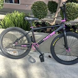 24 Inch Throne Black Berry  Looking For Trades Or Offers 