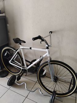 29" Crew Defender White Cruiser Bicycle