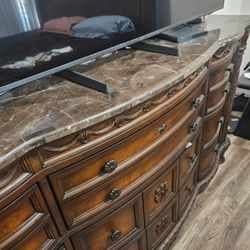 Bedroom Set in good condition 