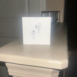 Airpods 4 (noise cancellation)