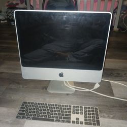 Apple Desk Top With Keyboard 