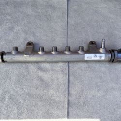 2009-2015 Vw 2.0 TDI  Fuel Injectors And Fuel Set Rail Brand New 