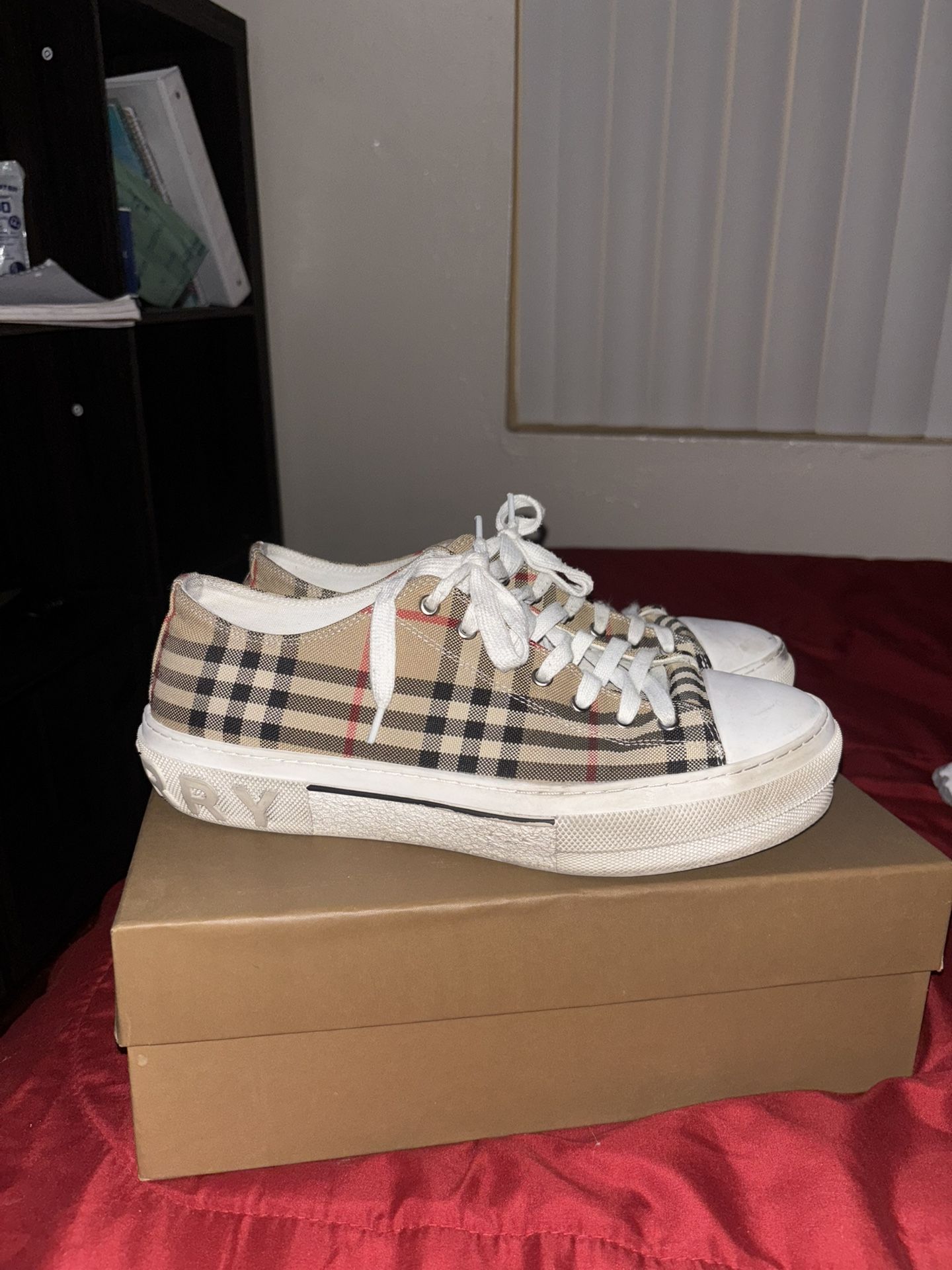 Burberry Size 10