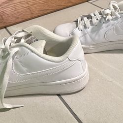 White Nike shoes size 8 women’s