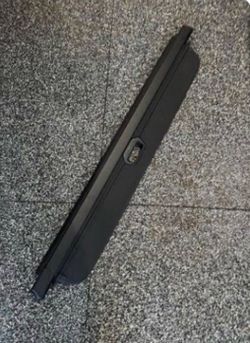 Retractable cargo cover