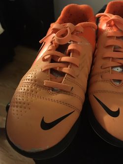 Nike cleat 2.5y