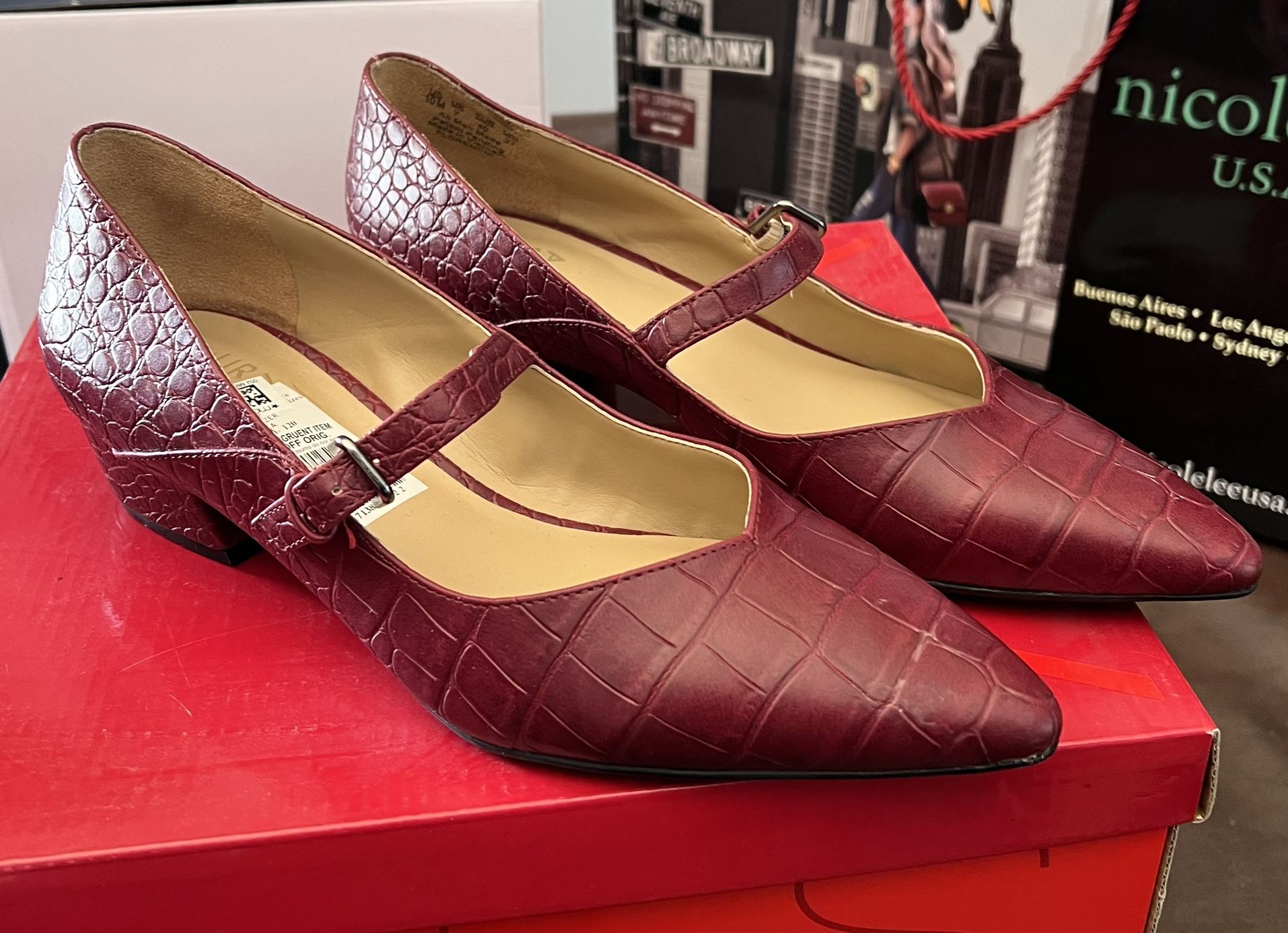 Shoes Naturalizer Low Heel Brand New