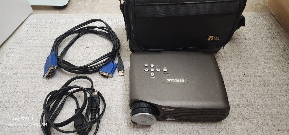 InFocus LP70+ (DVI, DLP)