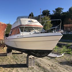 Bayliner B305 Parting Out