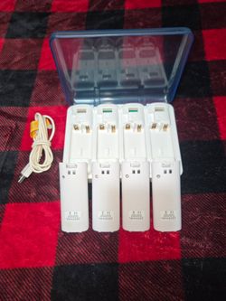 Wii / Wii U Charging Station with Four Rechargeable Batteries