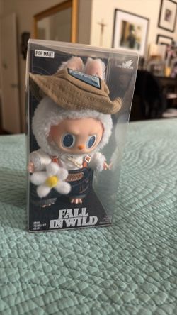 Labubu fall in wild