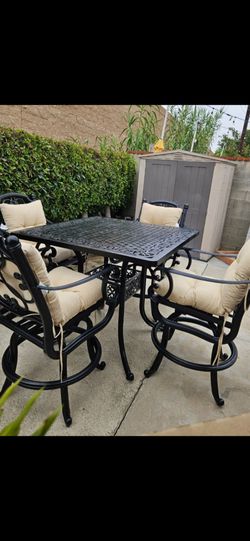 Good Quality high dining set with 4 Barstools chairs /outdoor Furniture/Cash Only