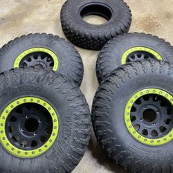 35” System 3 RT320 Tires On Method 401 Wheels