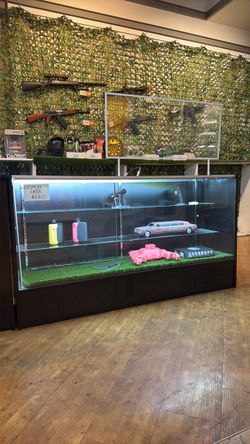 DISPLAY CASE WITH LED LIGHTS