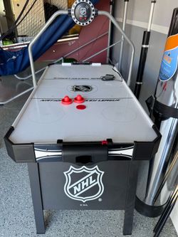 Air hockey table