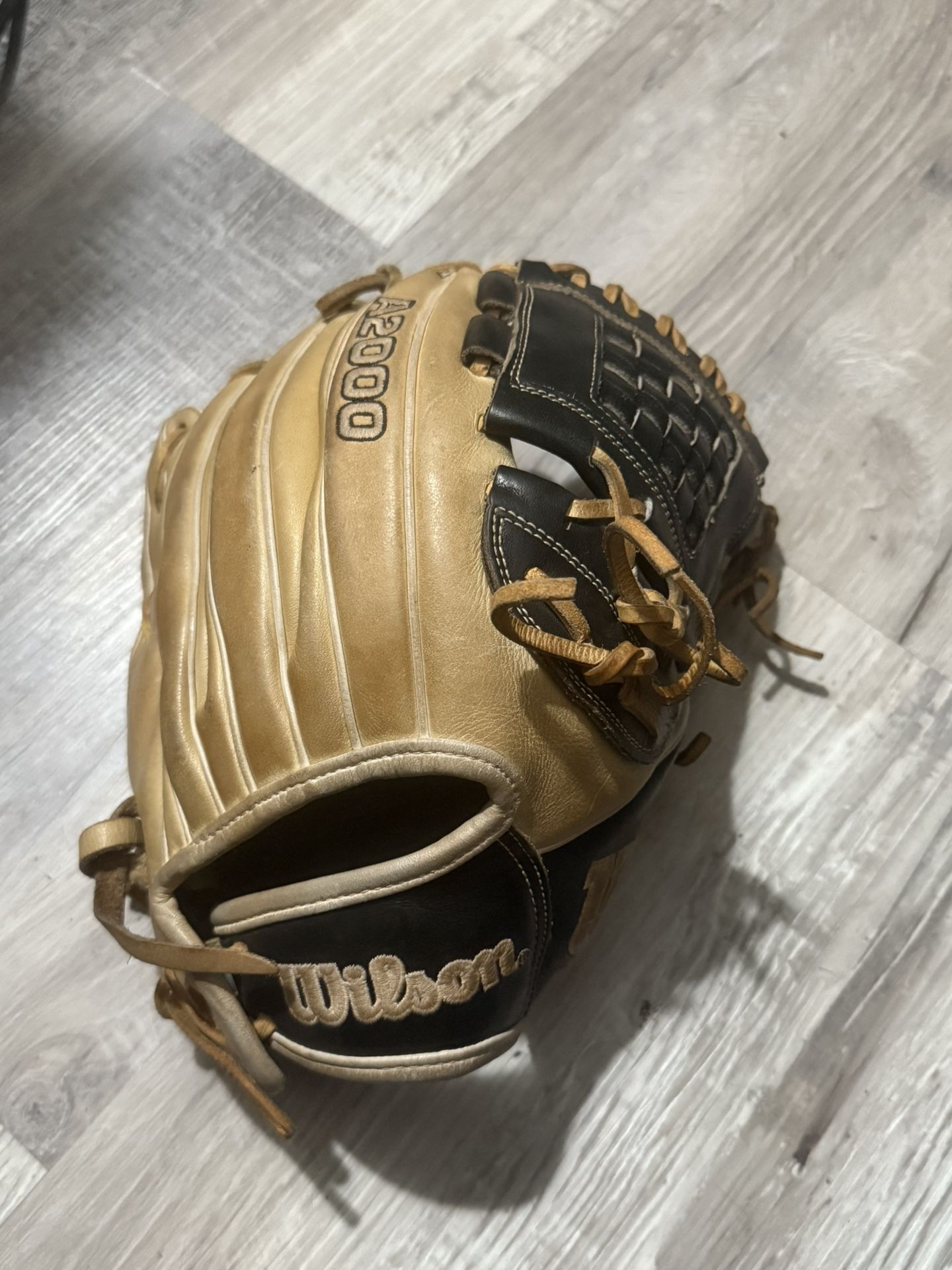 Wilson A2000 P12 12" Fastpitch Softball Glove