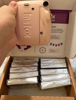 Fujifilm Instax Mini 11 (Blush Pink) + 10 Film Packs (100 Shots) Bundle