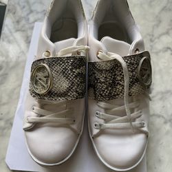 Louis Vuitton sneakers size 9 $20