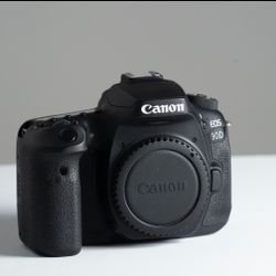 Canon modelo 90D.