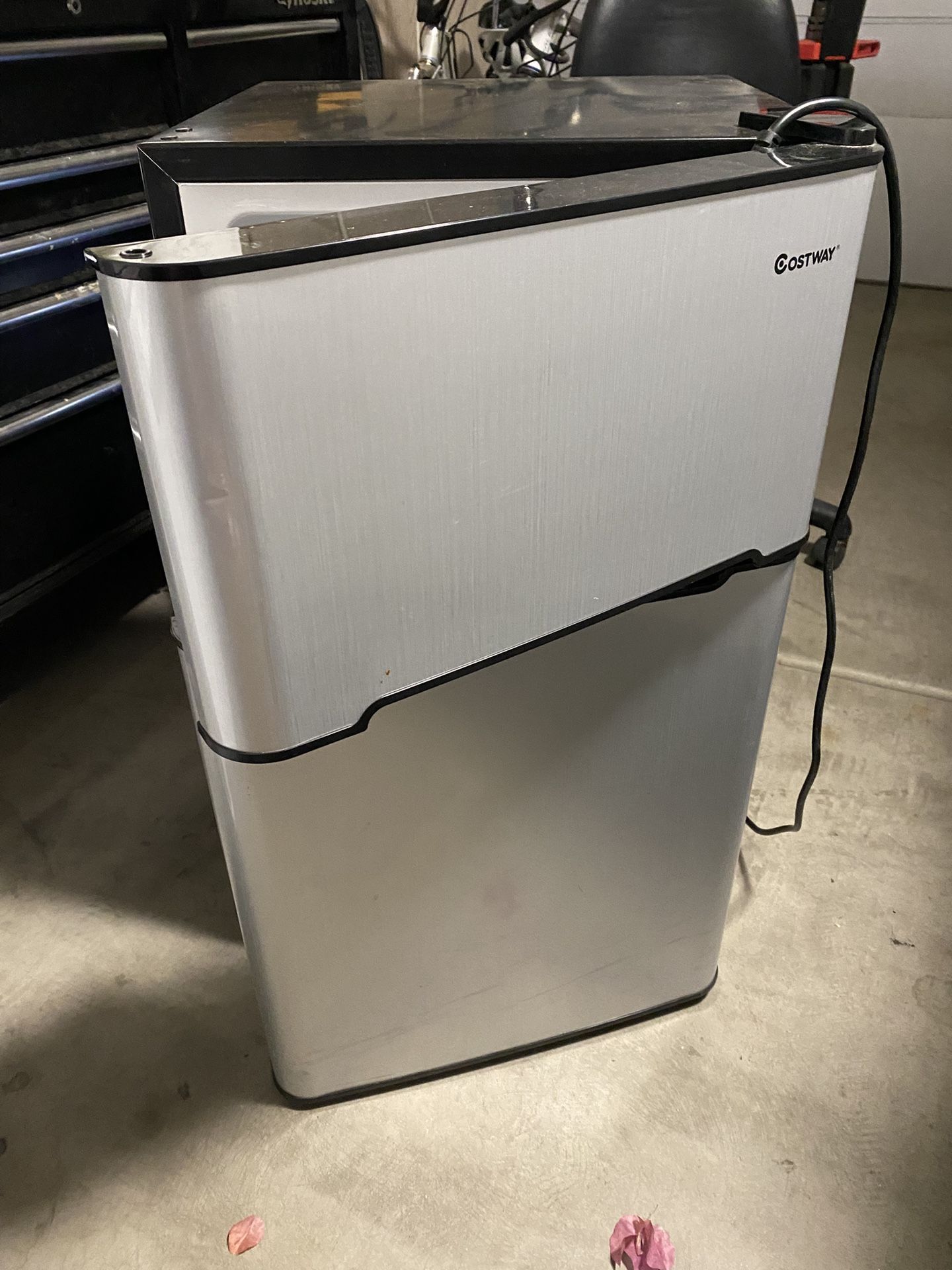 castaway 3.2 Cu Ft Mini Fridge and Freezer