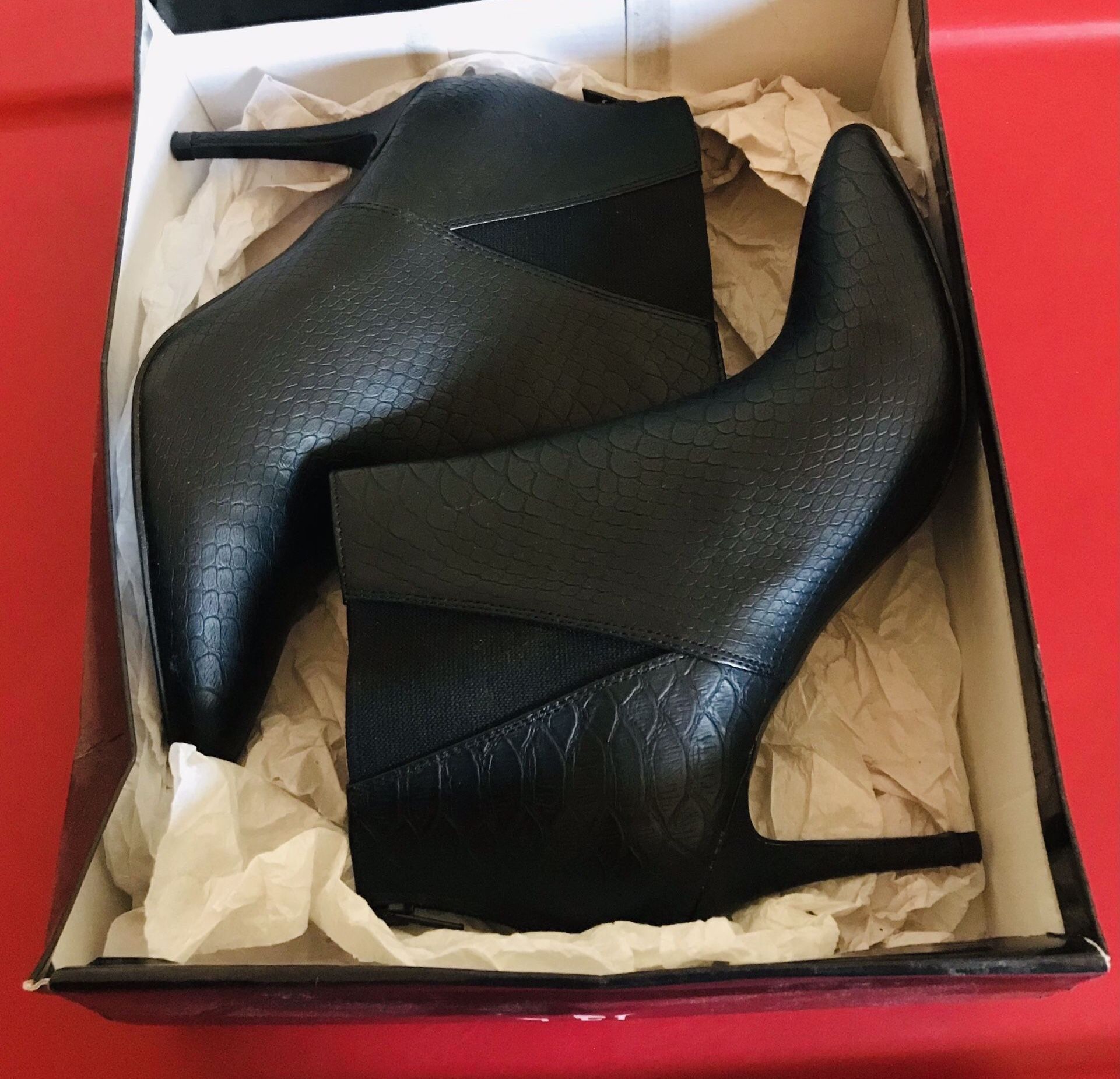 LFL by Lust For Life Women's L-Spell Boot Pointed Toe High Heel Ankle Booties SZ 9 Woman’s