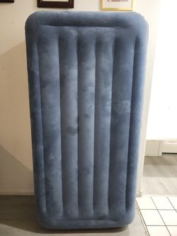 Twin Size Air Mattress with Built-In Electric Pump – Raised Inflatable Bed