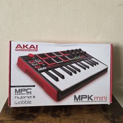 AKAI Professional MPK Mini Compact Keyboard and Pad Controller