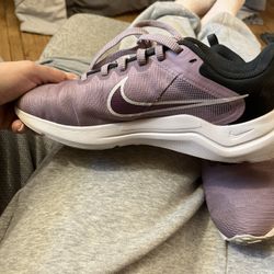 Women’s Nikes size 8 1/2