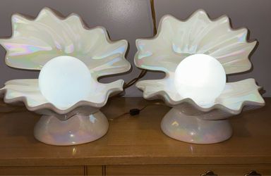 Light shell with a pearl  Light