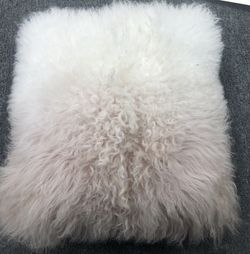 Pre-owned With Tags Mon Chateau Tibetan Fur Pillow 18" x 18" Pink Moire