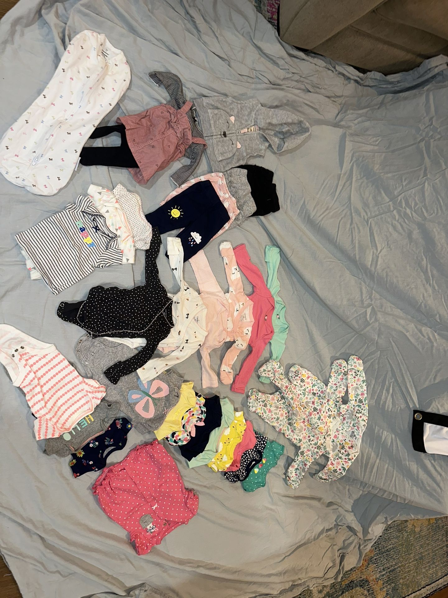 Newborn girls Clothing - 33 Pieces