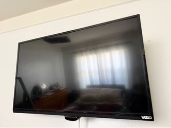Vizio 32 inch tv with wall Mount
