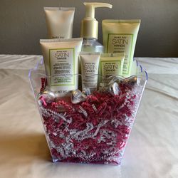 Mother’s Day Gift Basket 19