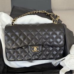 CHANEL Classic Flap Bag Black Quilted Leather With Gold Hardware 