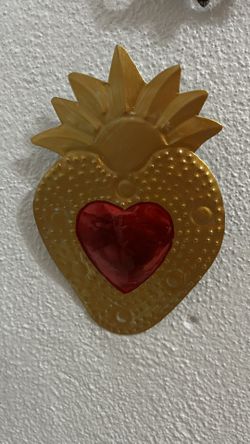 Brand New Super Cute Wall Hanging Strawberry Shape Tin Heart  Local Pick Up $10