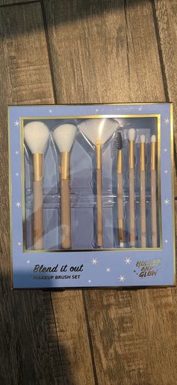 Holler and Glow Blend it out Makeup Brush Set
