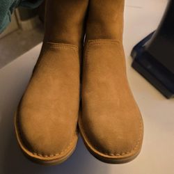  Boots For  Women's Size 7.