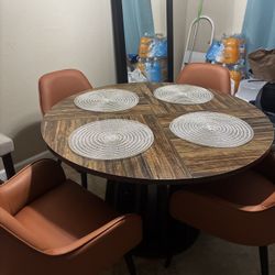 Dining Room Table & Chairs (4)