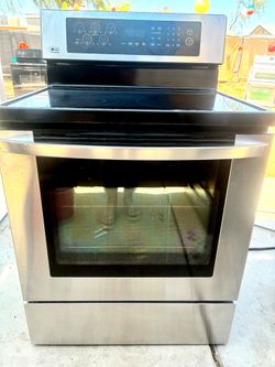 STOVE LG STEEL STAINLESS ELECTRIC EVERTING WORKS VERY CLEAN DELIVERY AND INSTALLATION AVAILABLE