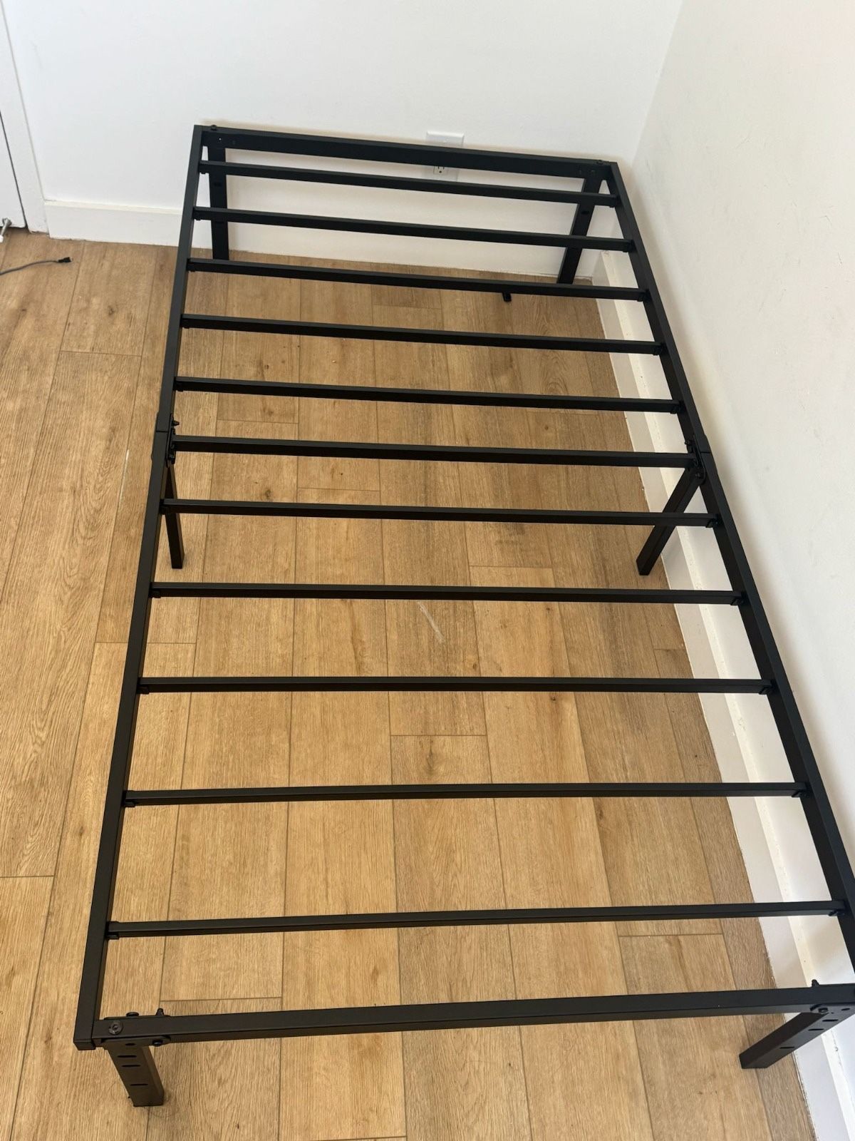 Mainstays 14” Heavy Duty Steel Twin Bed Frame – Excellent Condition