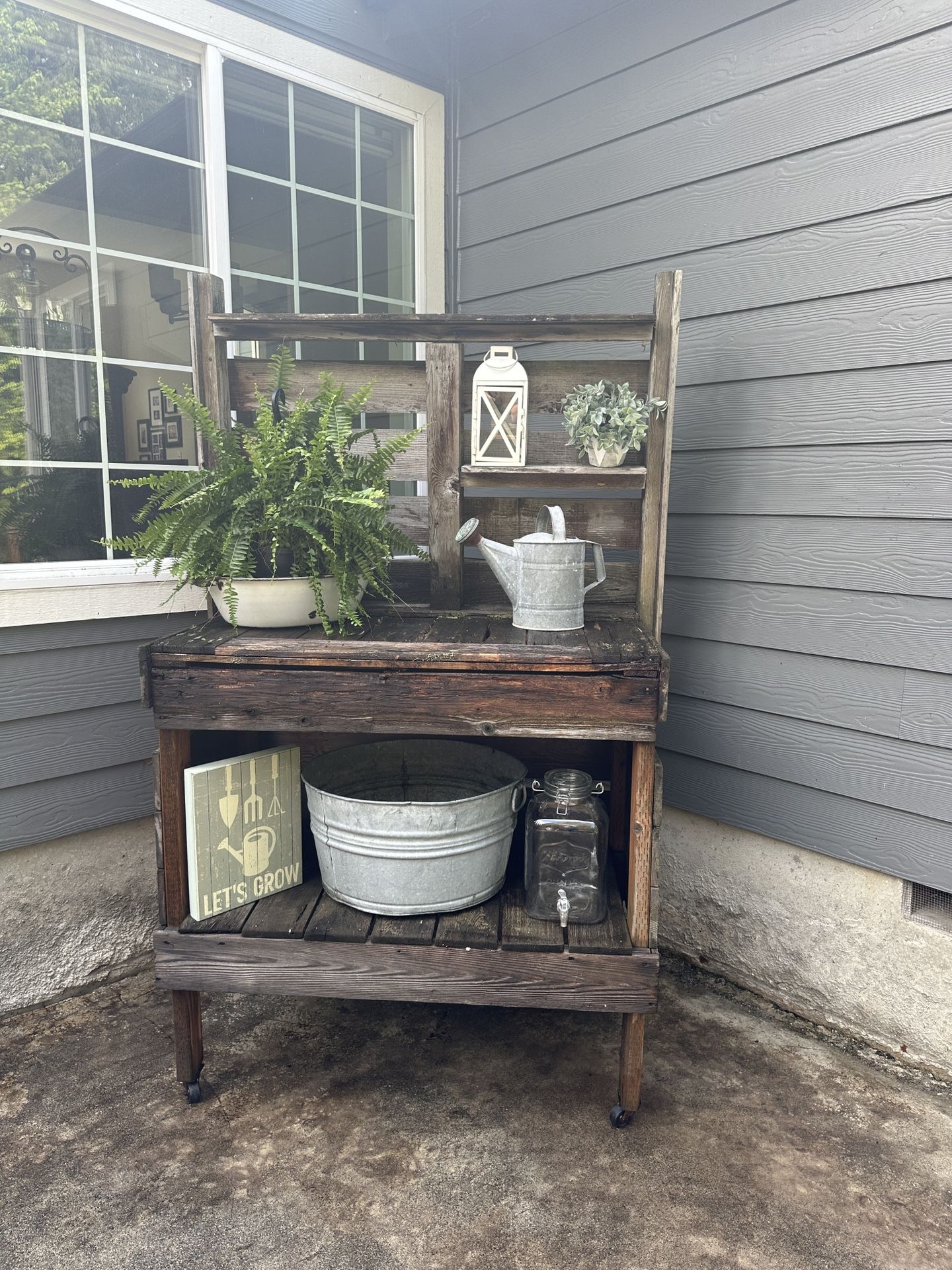 Outdoor Palet Bar/Potting Station