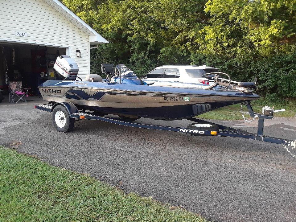 1998 Nitro 640lx