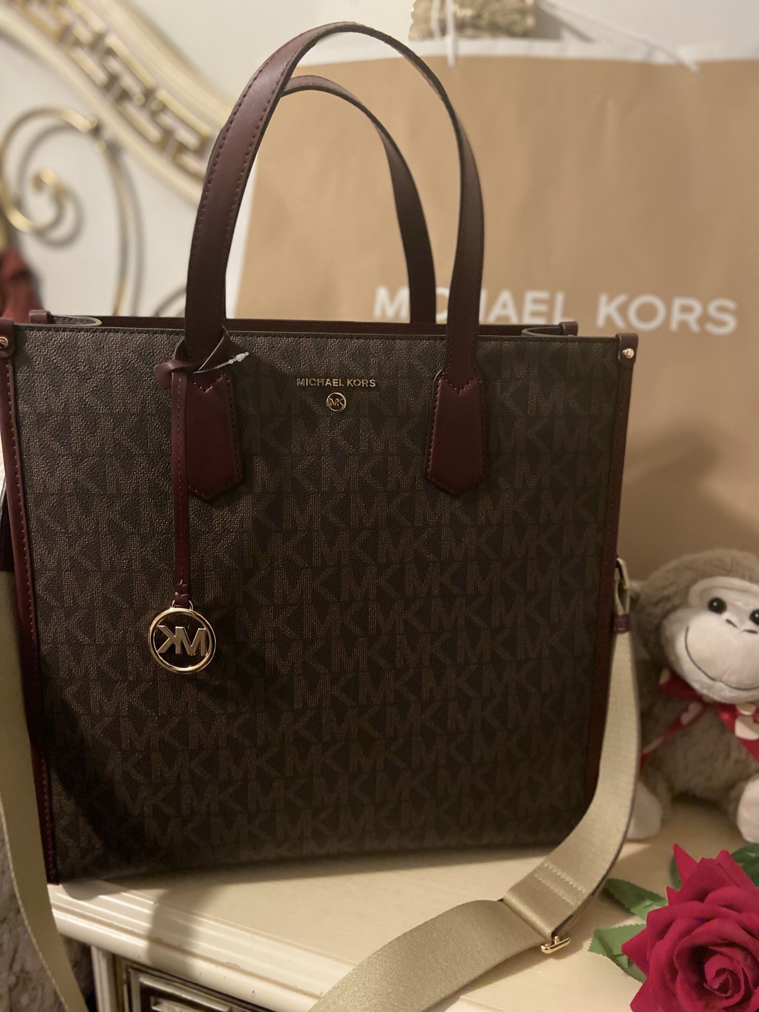 ️New Michael Kors Crossbody Thick Strap for Sale in Long Beach