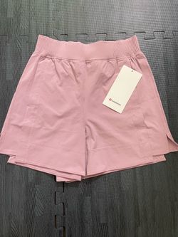 Lululemon women’s stretch woven relaxed-fit hr Shorts 4”