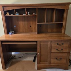 LARGE DESK 💥SOLD AS IS READ DESCRIPTION 💥 LOTS OF STORAGE 