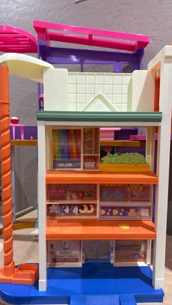Both houses for blue toys