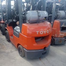FORKLIFT TOYOTA....$6500